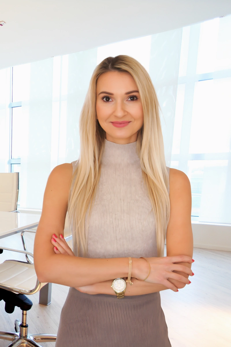 Professional headshot of Anna, leadership coach and business strategist.